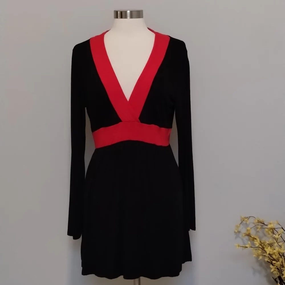 New York & Company Retro Mod Colorblock Dress L Long Sleeve Black Red Empire
